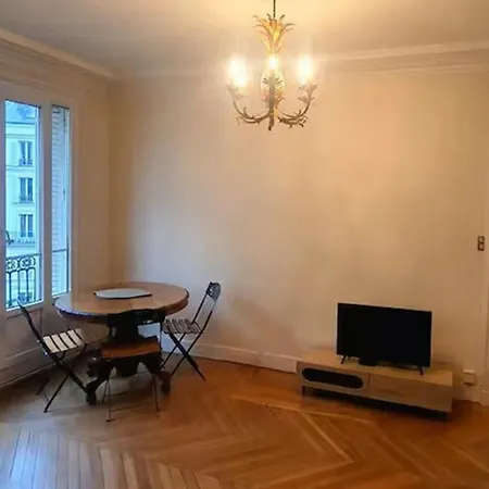 Paris Defense Apartment